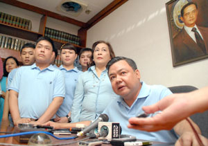 Iloilo City Mayor Jerry Treñas declares running for congressman in next year’s election at the Treñas law office.