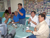 City Councilor Joe Espinosa III (standing) declares to run as vice mayor of Iloilo City in next year’s election at Madge Cafe in La Paz public market. He is joined by his “bilas” Mayor Jerry Treñas and councilorables (from left) Bobby Divinagracia, Edward Yee, and Jose Roni Firmeza.