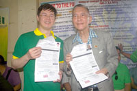Father and son tandem Raul Gonzalez Sr. and Raul Gonzalez Jr. show their certificates of candidacy for city mayor and congressman of Iloilo City, respectively, under the Lakas-CMD-Kampi banner.