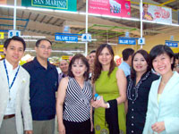 SM City Mall Manager George Jardiolin, Unilab’s Nico Ricafort, and the four lady officers of Watsons – Belle Pesayco, Adel de Ramos, Joy Oyco and Elen Lam.