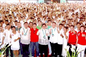 Bacolod City made history on Valentine's Day when Mayor Evelio Leonardia administered the wedding of 562 couples at the BAYS Center.