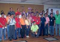 Iloilo City candidates pose for a souvenir photo with the Jaro Archdiocese clergy after a day-long recollection and signing of a peace covenant last Saturday.