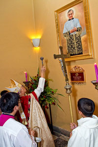 Blessing of St. Escriva's portrait.