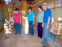 Bing Miñoza and Myrna Dañas (1st & 3rd from left)  with  media broadcaster Chona Gosiaoco and Alex Lecciones at the growing house.