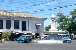 The Arroyo Fountain and the old Iloilo Provincial Capitol have been officially declared heritage sites by the National Historical Institute.