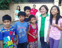 Brgy. Ma. Cristina's village head Cherrie Lebrillo o and the village kids.