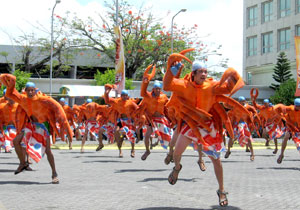 Tribu Kasag of the Municipality of Banate gives the spectators a remarkable performance during the Pasundayag sang Kabanwahanan