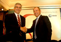 Globe Chairman Jaime Augusto Zobel De Ayala and Globe President and CEO Ernest Cu.