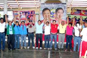 Transport leaders under the umbrella of Ilonggo Transport Solidarity Forum (ITSF) raise the hands of City Mayor Jerry Treñas and Vice Mayor Jed Patrick Mabilog