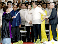 Antonino Aquino (3rd from right), Ayala Land president is joined by Senator Franklin Drilon, Congressman Jerry Trenas, Mayor Jed Patrick Mabilog and other partners for a posterity shot after the groundbreaking ceremony.