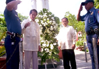 Mayor Orosco and Vice Mayor Ralph Odrunia, M.D, offer flowers at the Jose Rizal Monument.