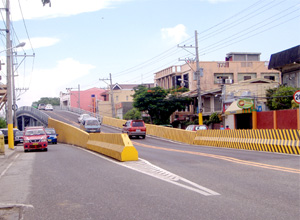 Motorists cruise along a light Sunday traffic on the new flyover in General Luna-Jalandoni streets.