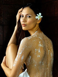 One of Spa Riviera's body scrubs on Ria Bolivar, Ilongga and international model.