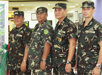 V.Gen. Supapo leads officials of the Army Engineers who officially opened the photo exhibit