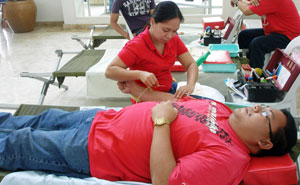 A provincial government employee donates blood during the bloodletting activity.