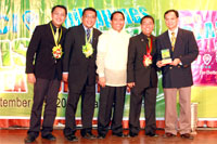 JCI Regatta President Elmer J. Usi holding his award as Most Outstanding Local Organization President (Category 3) with Regional Vice Presidents: Central Visayas Chris Camba, Eastern Visayas RJ Baclay, Western Visayas Randy Siason, and Visayas Area Vice President, Jonathan Calvara.