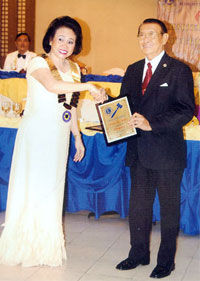 President Jeanette Oberio, MJF presents a President’s Award to Immediate Past President Dr. Greg Sancho.