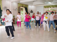 Free tai chi lesson.