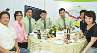 SM Hypermarket executives with Iloilo Vice Mayor Joe Espinosa III (extreme left) and the Trenas siblings.