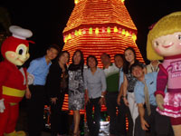 The Jollibee General Luna family with Jollibee and Hetty.